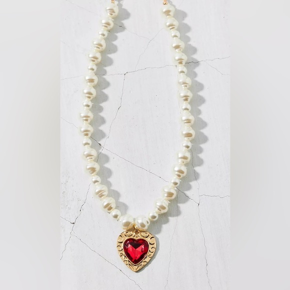 Urban Outfiters Aphrodite Rhinestone Heart Pearl Necklace - Picture 1 of 5